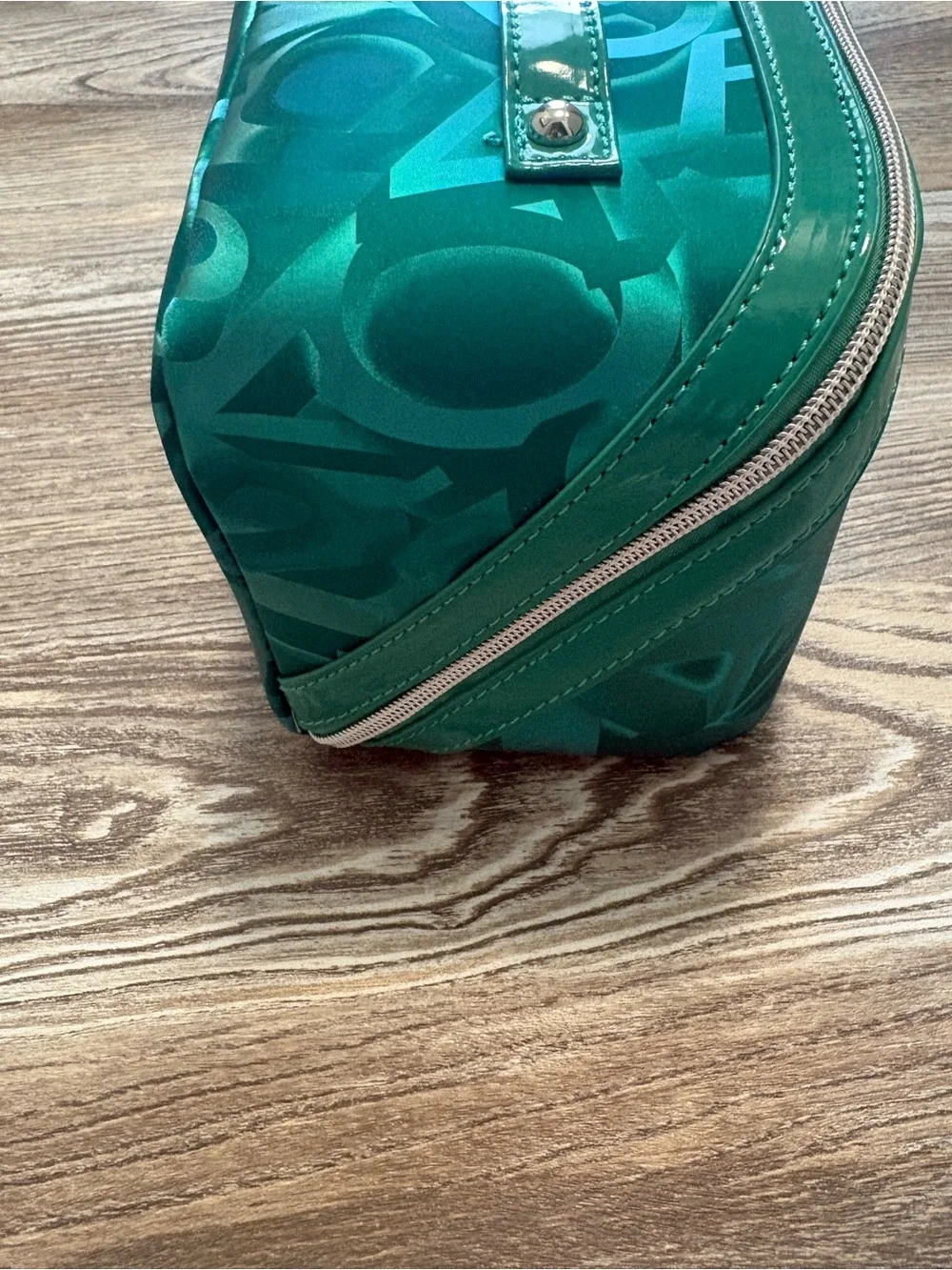 BOYATU Green Travel Makeup Bag NWT